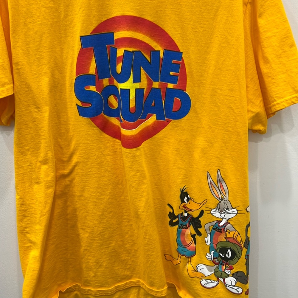 Space Jam tune squad shirt. Size is XL and In good condition.